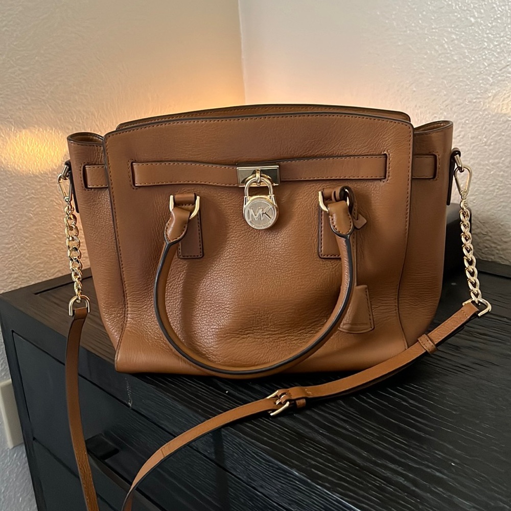 Selling my Michael Kors purse